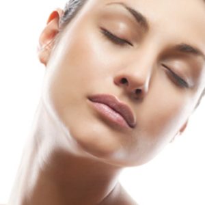 Biorevitalizacija – vis populiarėjantis būdas atjauninti veido odą